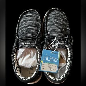 NWT Boys Hey Dudes Youth 2 Black/Gray/White